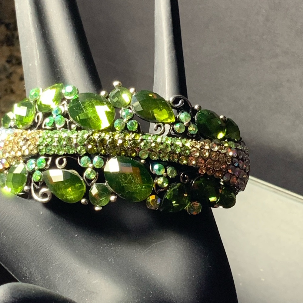 Vintage Elegant Green Crystal Bracelet Rhinestones Hinged Opening - Picture 2 of 9